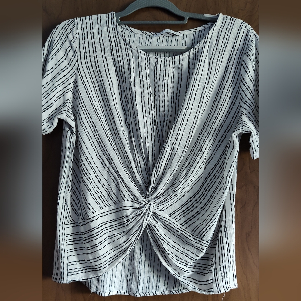 POTTER'S POT Ladies Pullover Blouse Size Large Short Sleeves.